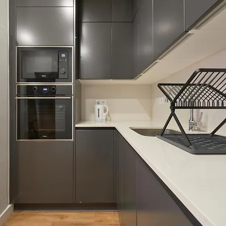 Modern 2 Bed In Campolide Near Amoreiras * Лиссабон