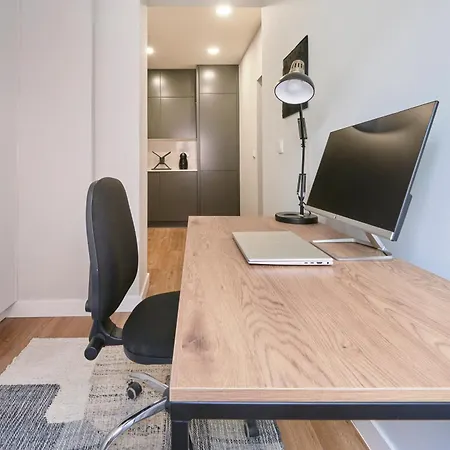 Апартаменты Modern 2 Bed In Campolide Near Amoreiras