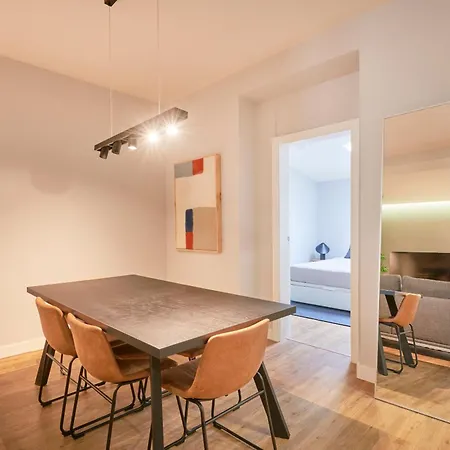 Modern 2 Bed In Campolide Near Amoreiras Апартаменты *