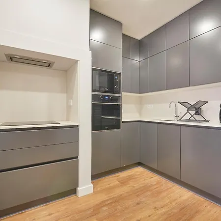 Апартаменты Modern 2 Bed In Campolide Near Amoreiras Лиссабон