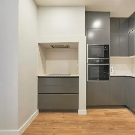 Modern 2 Bed In Campolide Near Amoreiras * Лиссабон