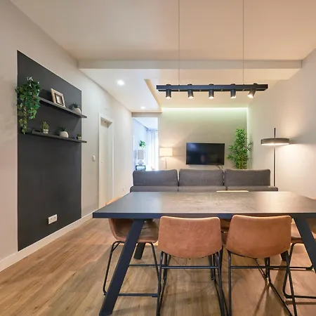 Modern 2 Bed In Campolide Near Amoreiras Апартаменты *