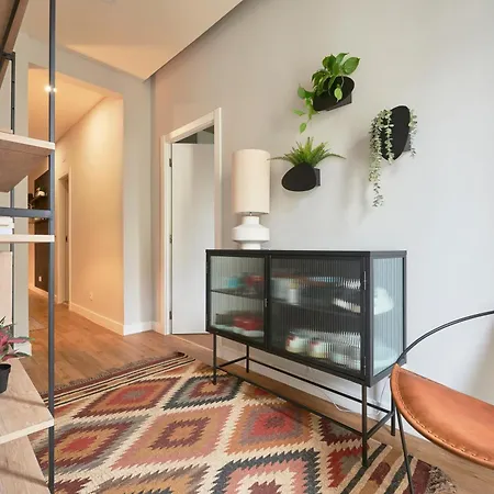 Modern 2 Bed In Campolide Near Amoreiras Apartamento *