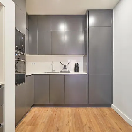 Апартаменты Modern 2 Bed In Campolide Near Amoreiras Лиссабон